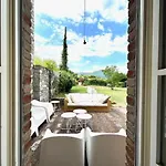 Bed and breakfast Antico Casale Di 4*
